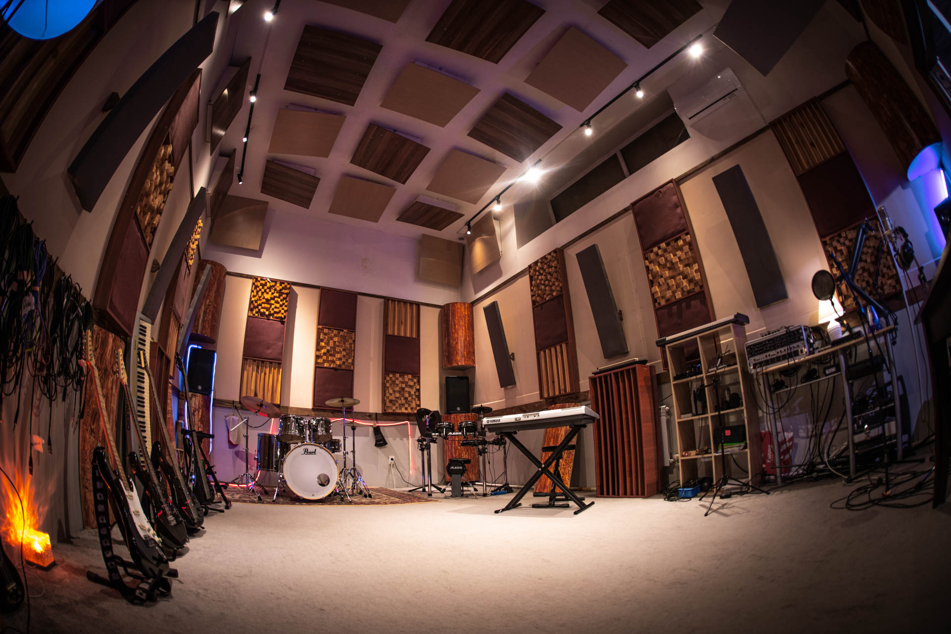 Зал MUSIC фотостудии СВЕТ в Алматы — интерьер студии звукозаписи